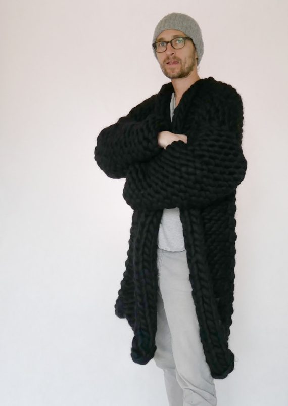 chunky-cardigan-handmade-mens-wool-coat-sweater-panapufa-luxurious-fashion-trends-wool-fetish-fricks-sustainable-slow-design-fashion-big-wool-knitted-pullover-turtleneck-panapufa
