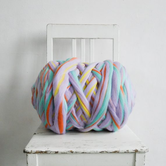 super-chunky-merino-yarn-extreme-arm-knitting-DIY-lollypop-colorful-mixed-colors-pantone-2021-fashion-color-trends