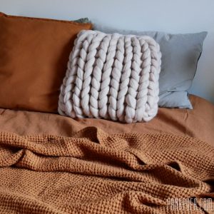 chunky-knit-merino-decorative-pillow-cuchion-panapufa-scandinavian-style-hygge-boho-interior-design-trends-2021-earth-color-pallete-burnt-orange