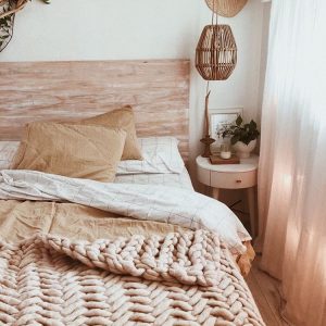 scandinavian-cosy-natural-chunky-knit-merino-throw-blanket-panapufa-boho-bedroom-interior-design