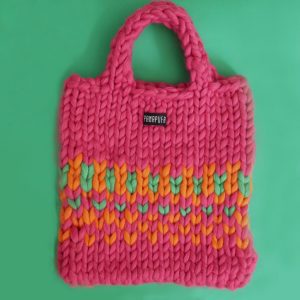 pink-colorful-chunky-knit-tote-bag-shopper-slow-fashion-trends-outfit-2023-panapufa