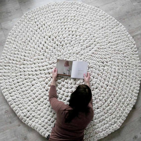 round-chunky-knit-giant-thick-wool-rug-kids-mat-cozy-luxury-hotel-homewear-panapufa-luxurious-fashion-trends-sustainable-slow-design-natural-living-boho-scandinavian-style-0981