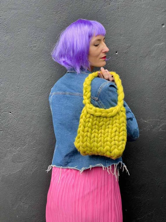 chunky-knit-bag-totebag-merino-wool-purse-crochet-mini-tote-bag-giant-yarn-shopper-fashion-trends