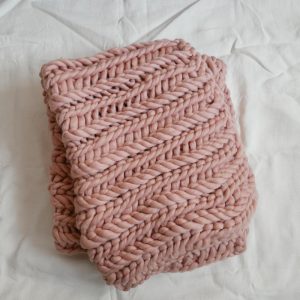 chunky-knit-blanket-knitted-throw-boho-scandinavian-slow-natural-design-sustianable (4 of 4)