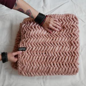 chunky-knit-blanket-knitted-throw-boho-scandinavian-slow-natural-design-sustianable (4 of 4)