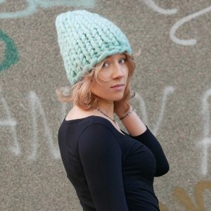 chunky-knit-yarn-organic-merino-wool-beanie-hat-handmade-luxurious-fashion-trends-2021-unique-christmas-gift-for-him-for-her-sustainable-slow-fashion-trends-design-P1380024